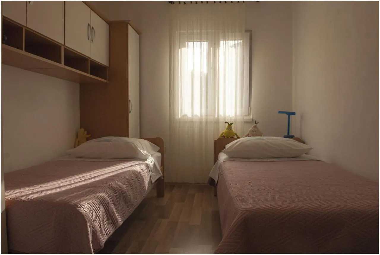 Apartment Mala Lamjana 8449A Kali 0*,  Croatia